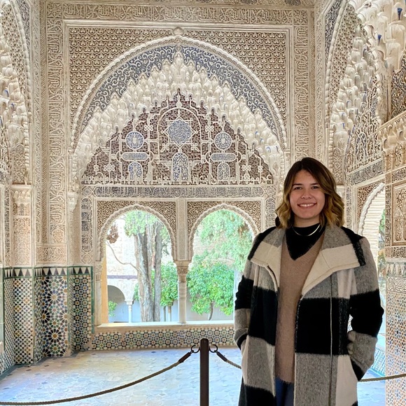 Meet your Posher, Mikaila - Picture 2 of 2